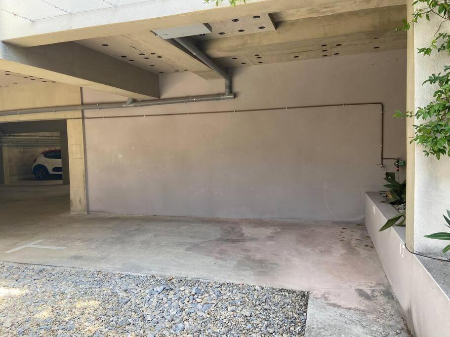 Studio Clim Parking Dhuoda Nimes Bagian luar foto