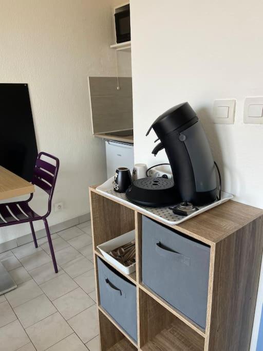 Studio Clim Parking Dhuoda Nimes Bagian luar foto