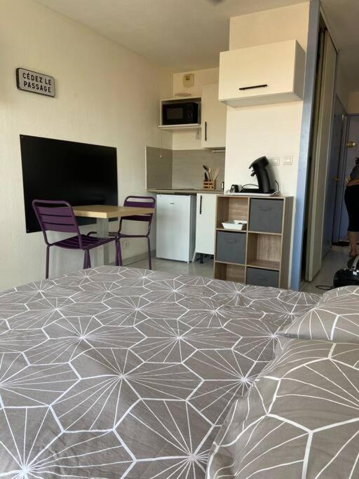 Studio Clim Parking Dhuoda Nimes Bagian luar foto